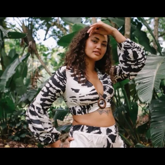 ❌❌❌ SOLD LPH❌❌❌Lexbreezy Hawaii 🌺 Moani Top NWT - Picture 1 of 12